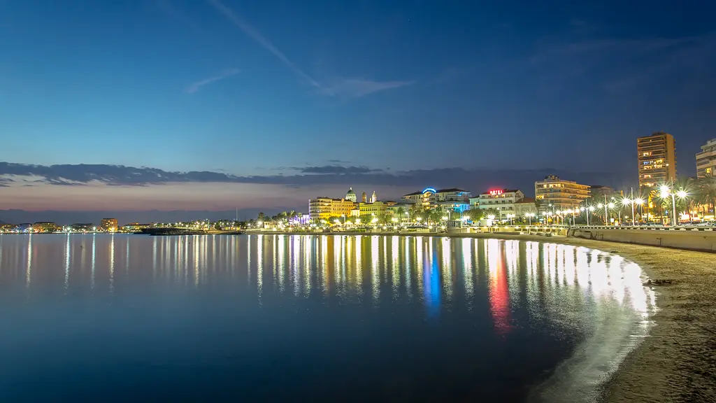 Présentation du village st Raphaël nuit